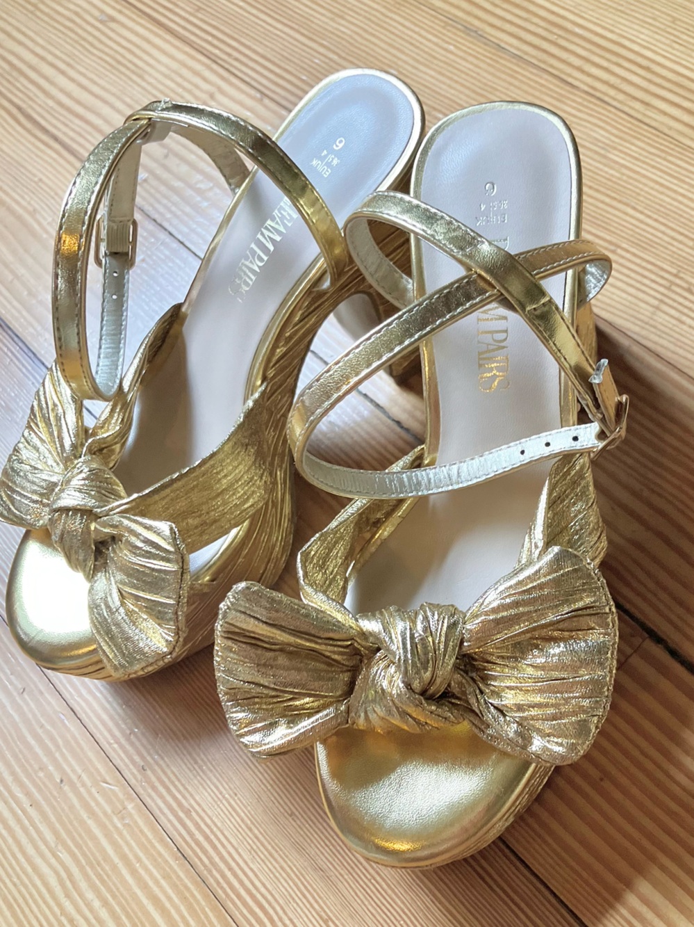NWOB Dream Pairs Platform
Pleated Bow Ankle Strap Sandals in Gold Sz 6 - Picture 5 of 16